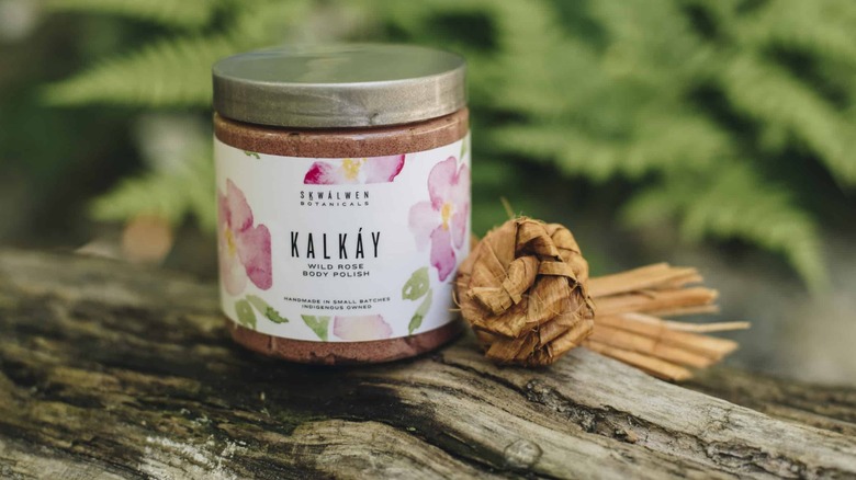 Skwalwen Botanicals body polish scrub