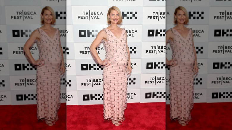 Claire Danes in a maximalist stretchy dress while pregnant