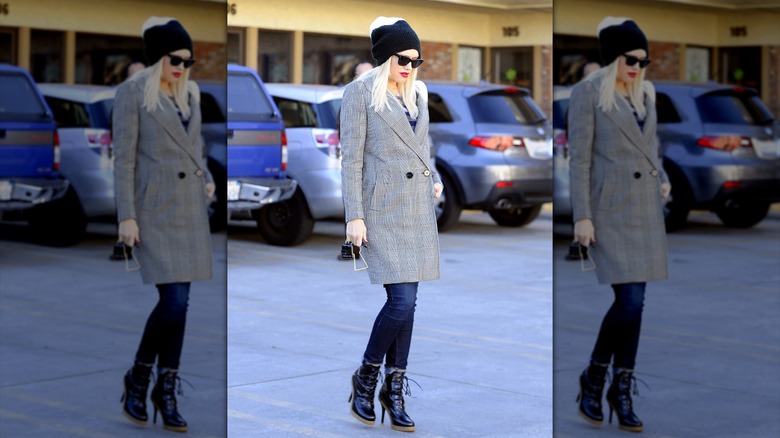 Gwen Stefani hiding her baby bump with a thick oversized coat