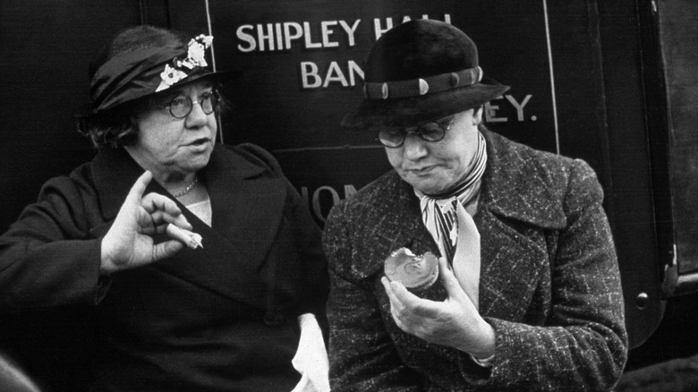 single women eating politely c. 1935
