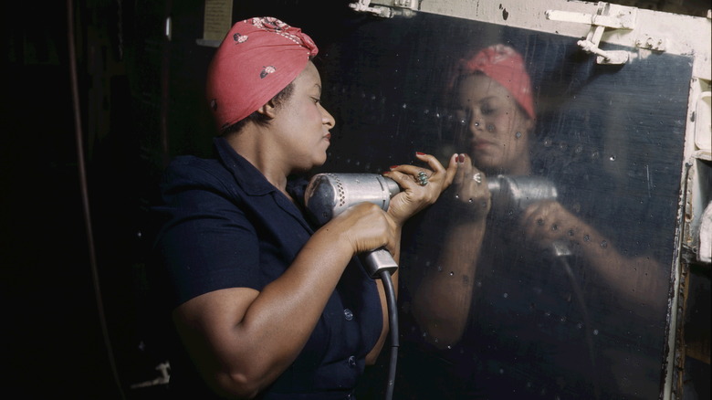 Woman uses a hand drill, 1943