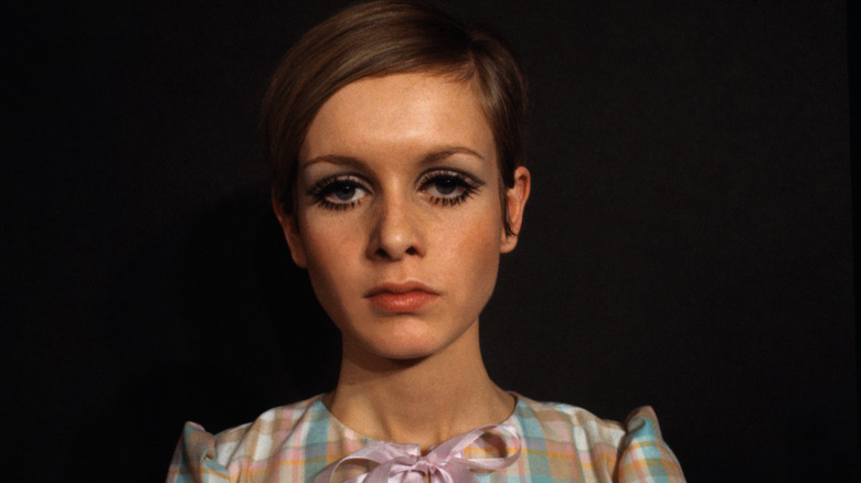 Twiggy wearing mascara