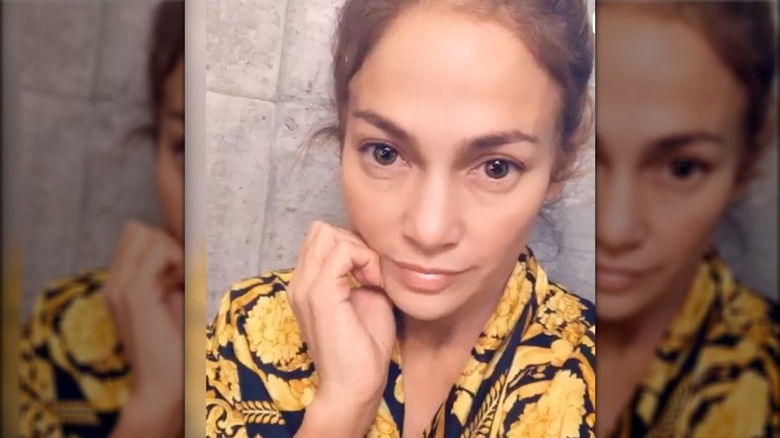 Jennifer Lopez morning bathrobe