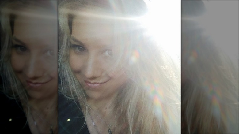 Anna Kournikova smiling