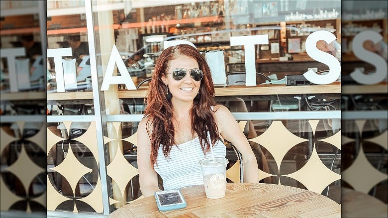 woman with medium thick hair