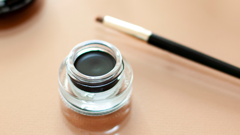 open liquid eyeliner 