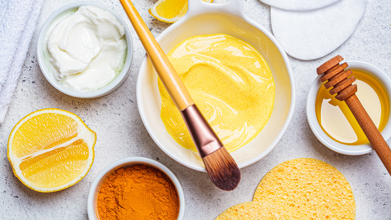 Turmeric and honey facial mask