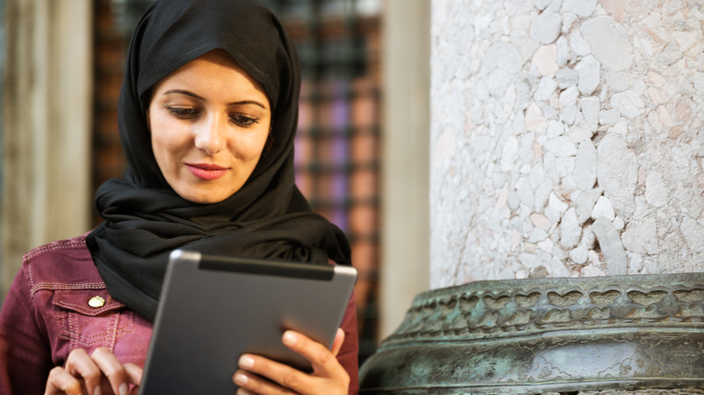 woman reading kindle