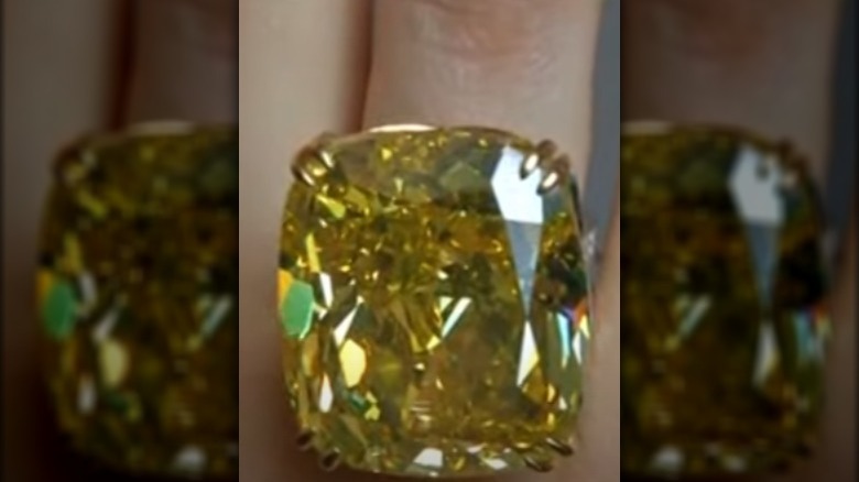 vivid yellow diamond