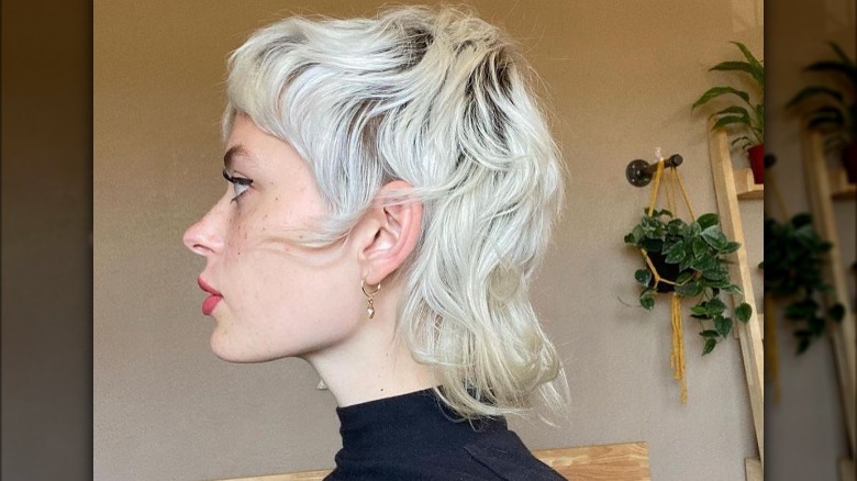 woman with shullet hair