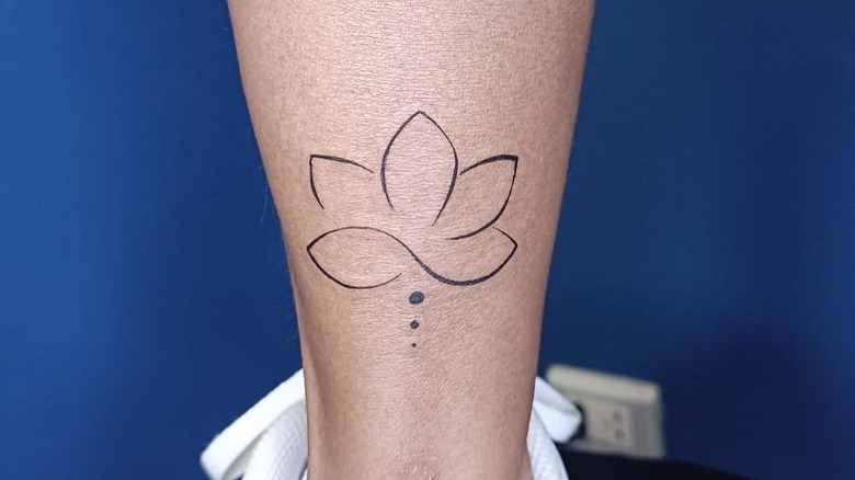 minimalist lotus tattoo 