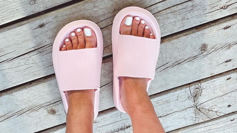 white sparkly pedicure