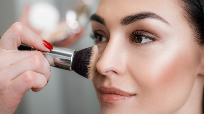 Woman applying bronzer