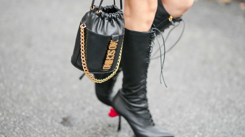 Woman carrying a bucket bag