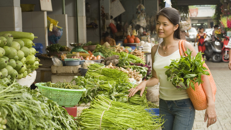 woman at farmer's market