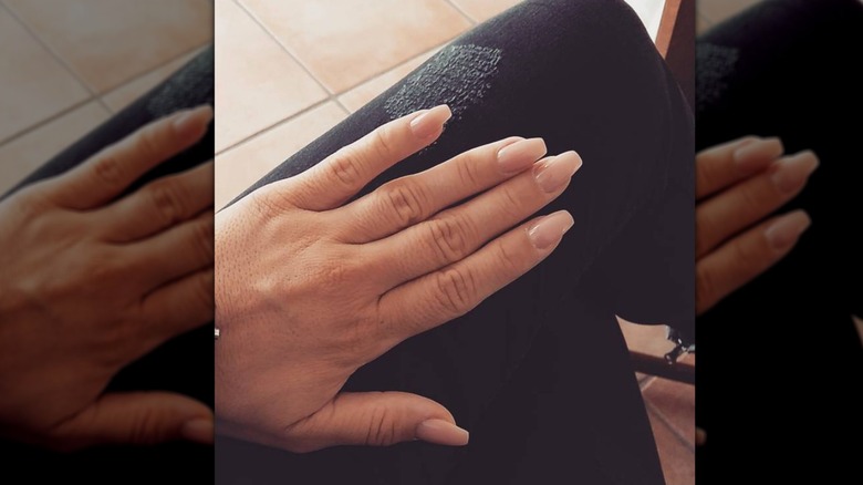 nude nails on fingers