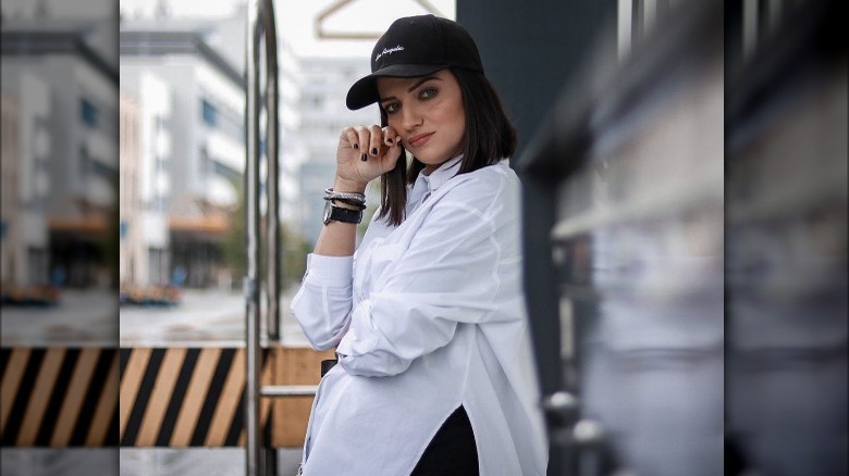 casual baseball hat outfit