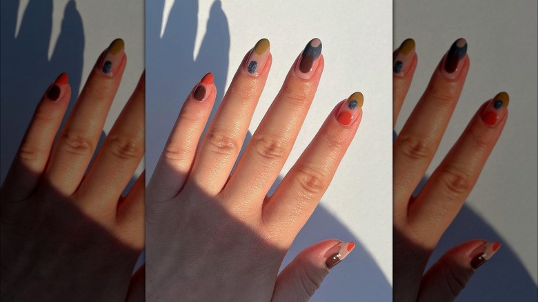 Geometric circle nail art