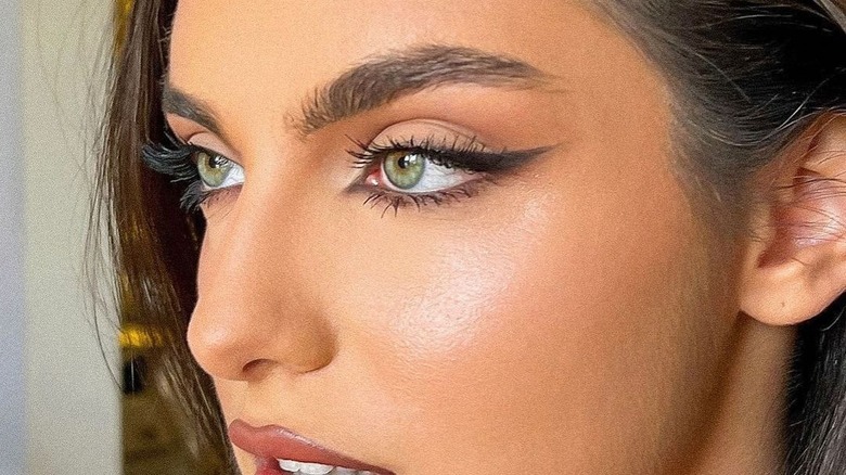 siren eye makeup look