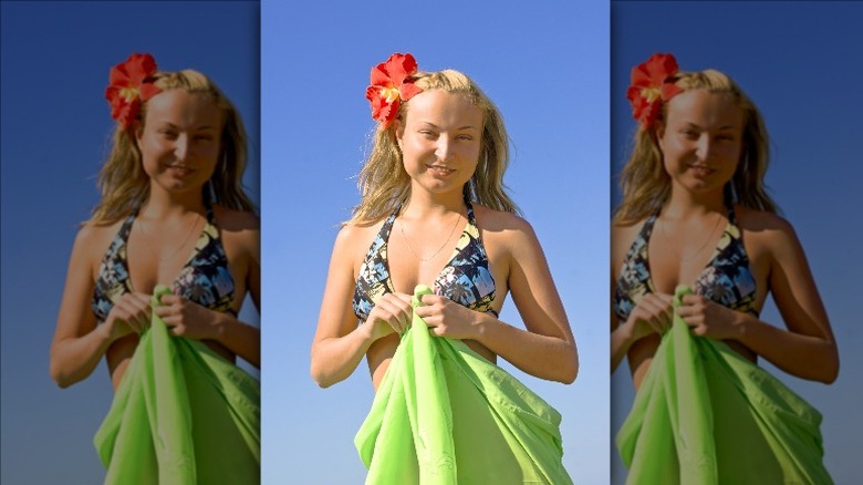 woman wearing oversized hair clip