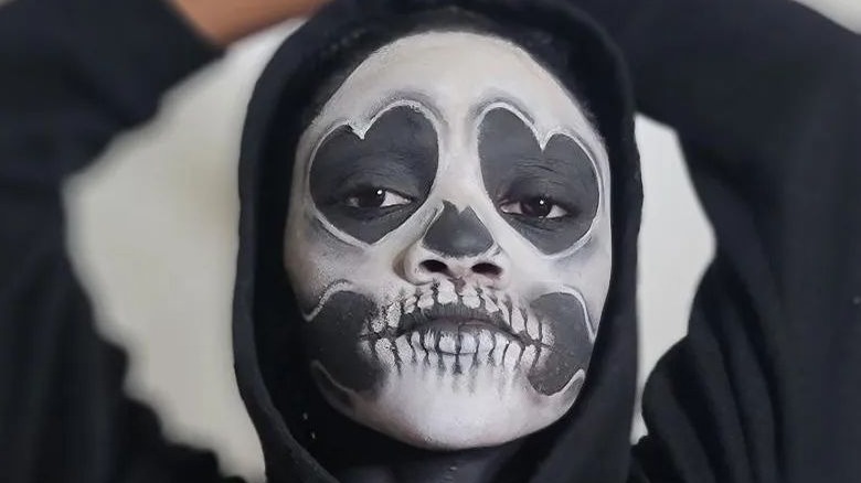 Girl wearing skeleton makeup