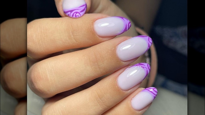 swirl tip french manicure