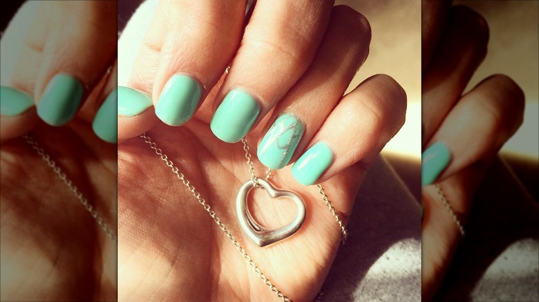 An art-deco manicure with Tiffany-blue nails