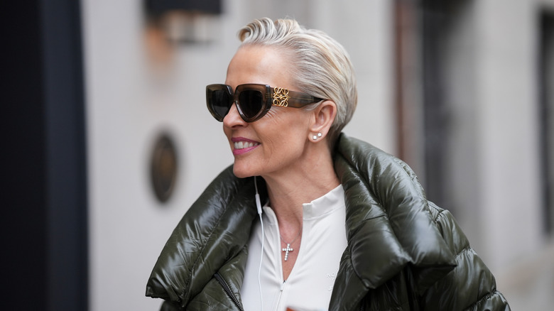 Woman with large sunglasses