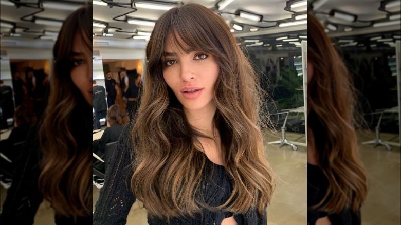 woman with bottleneck bangs