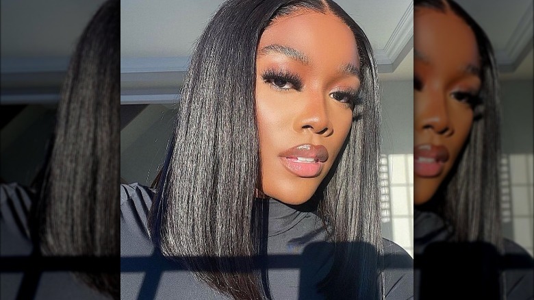 Blunt shoulder-length hair