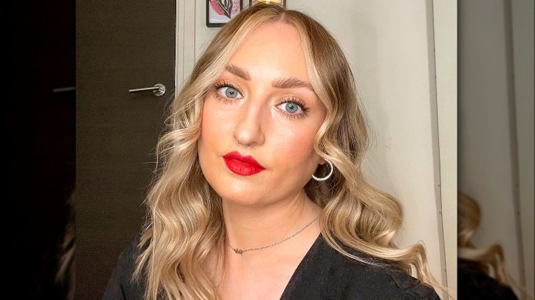 Face-framing highlights