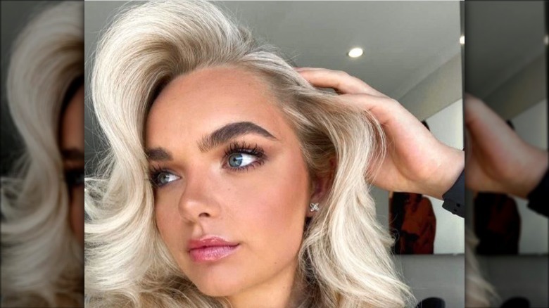 Medium-length hair with root volume