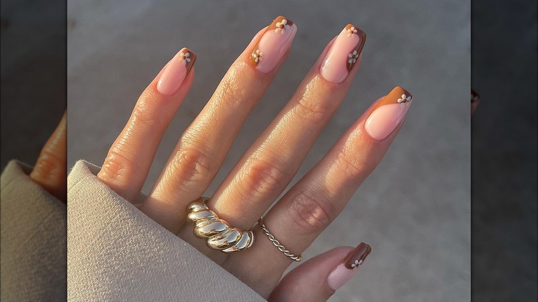 Clear nails with swirl design