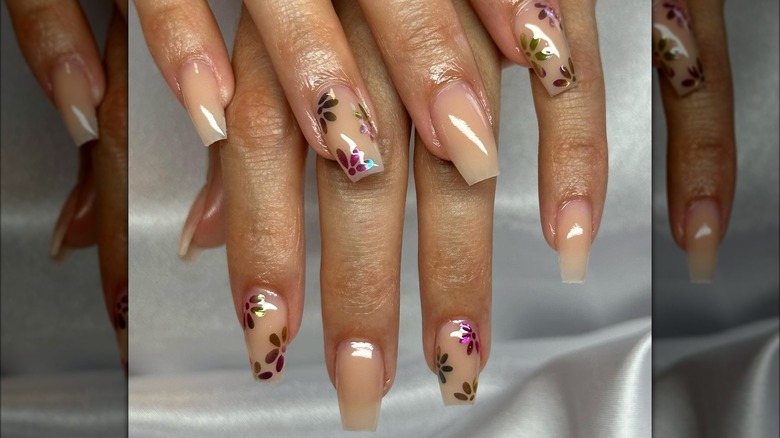 Nails with chrome flowers