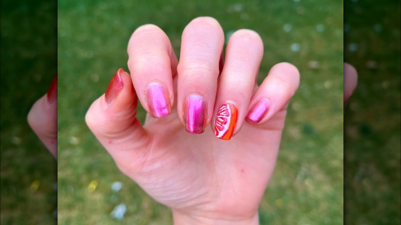 Gradient grapefruit nails