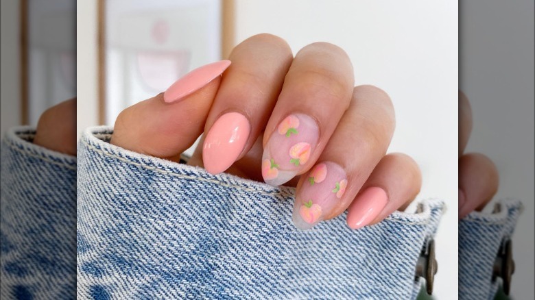 Cartoon peach nails