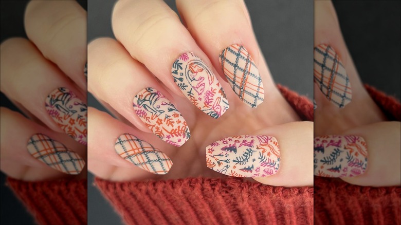 Plaid cottagecore nails