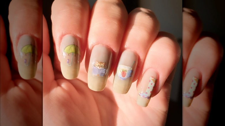 Cottage motif nails