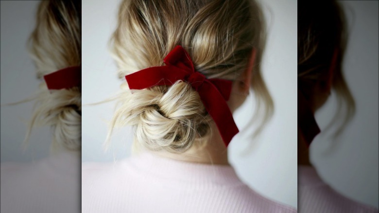 Chignon bun with velvet bow