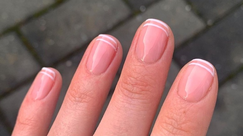 french manicure with white outline