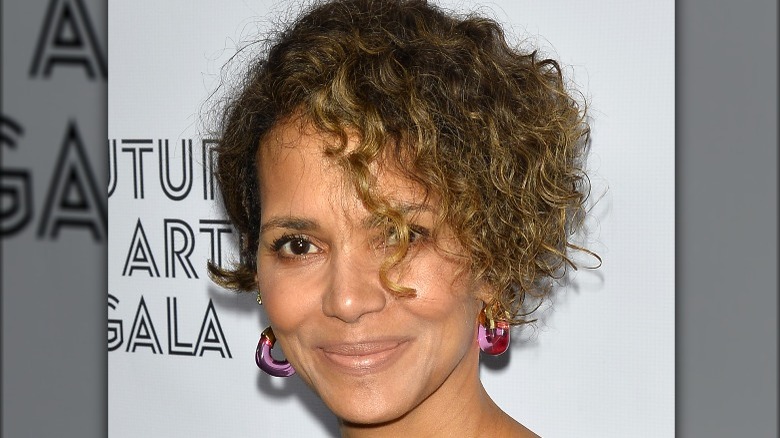 Halle Berry short bob haircut