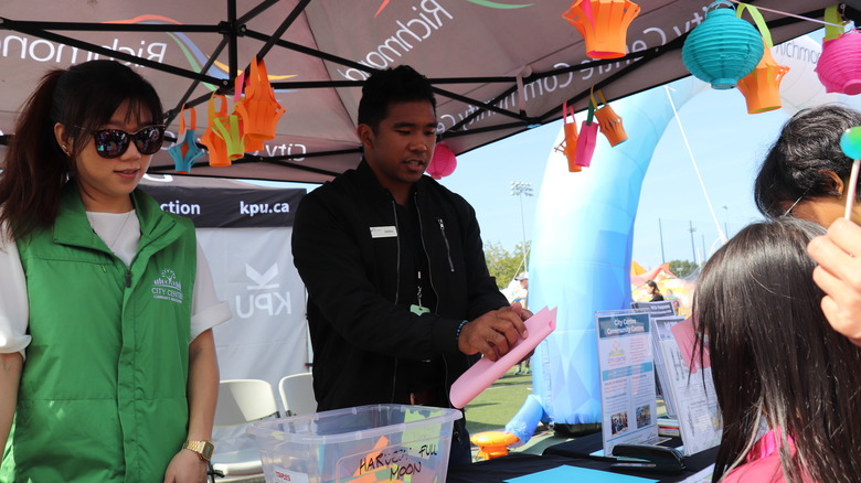 people volunteering at a stall