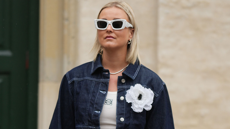 Woman wearing white floral brooch