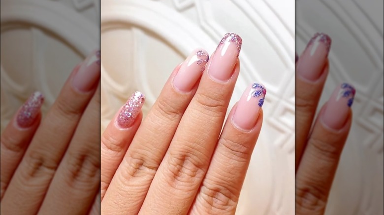 Glitter nails with blue accent