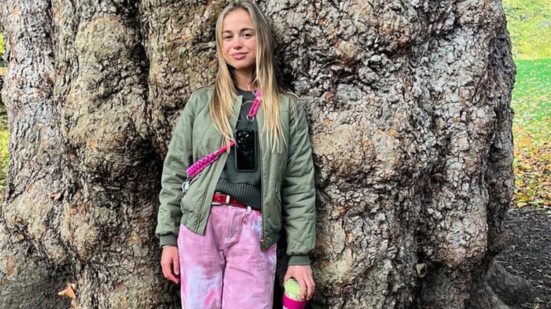 Amelia Windsor green jacket pink pants