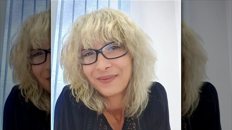 woman with short blonde bob bangs