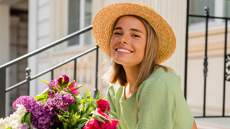 Woman with blond ponytail