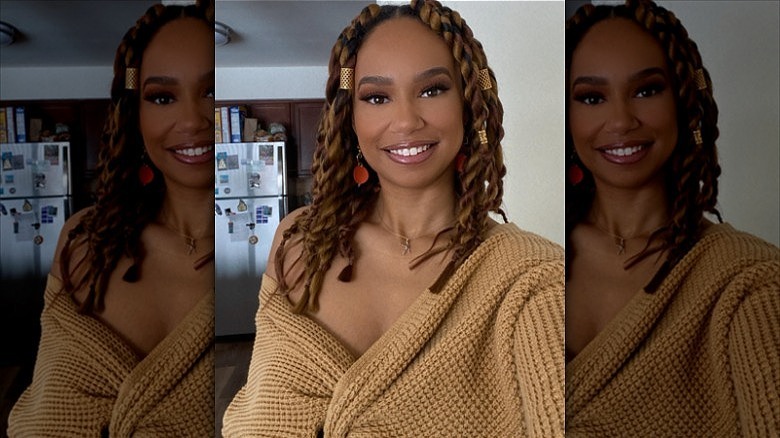 woman wearing hair in jumbo twists