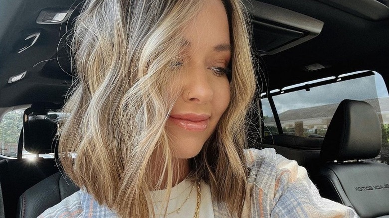 woman with beachy lob