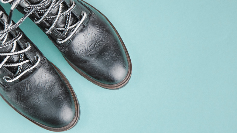 Boots with rounded toes